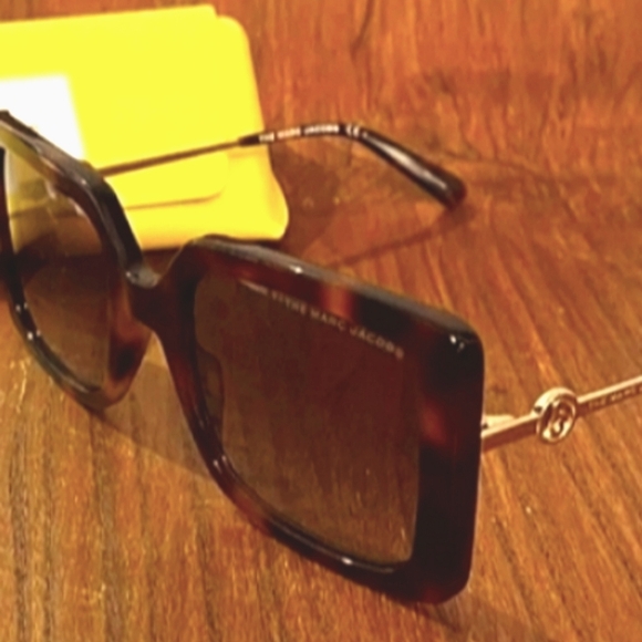 Marc Jacobs Brown Tortoise Frame Perfect Sized Sunglasses (Case &Cloth)